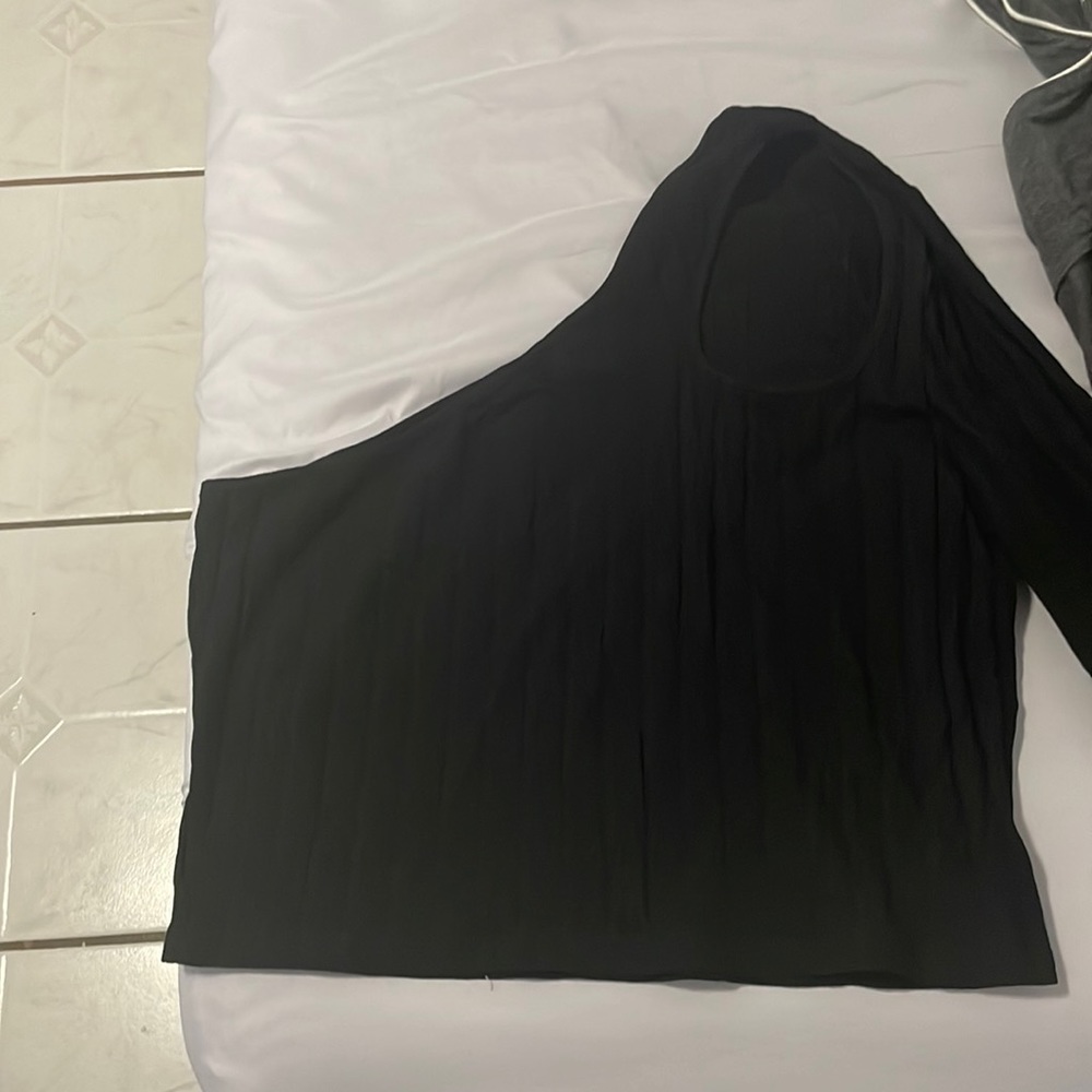 One shoulder long sleeve crop top